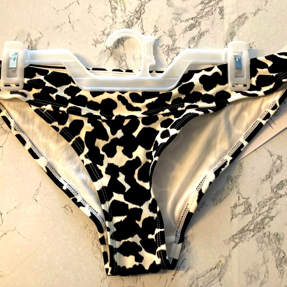 Mid rise Bikini swim bottom / Time & Tru
